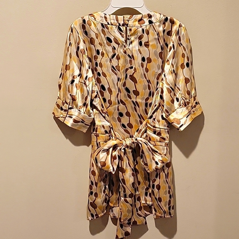 ❤️ NWOT! BCBGMAXAZRIA SATIN TIE BACK KEYHOLE TOP LARGE - Picture 6 of 7